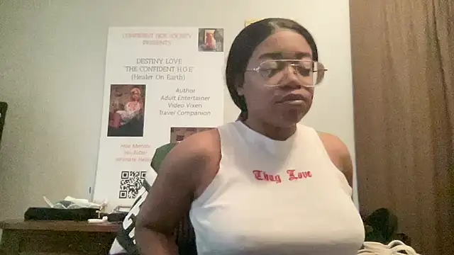 MommyConfident online show from May 10, 10:04 pm