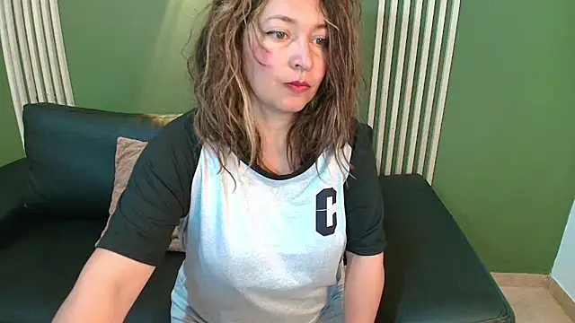Snapshot of Devil_Sara chatting on October 22, 12:27 pm Devil Sara online show from October 22, 12:27 pm
