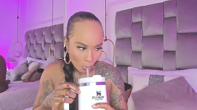 Snapshot of PamelaMendez_ chatting on February 6, 5:46 am PamelaMendez online show from February 6, 5:46 am