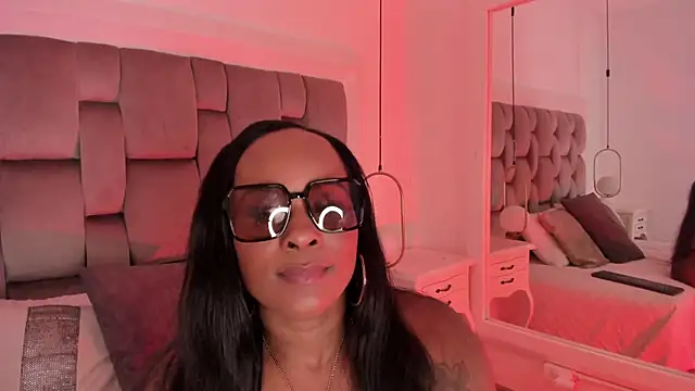 Snapshot of PamelaMendez_ chatting on November 10, 4:00 am PamelaMendez online show from November 10, 4:00 am