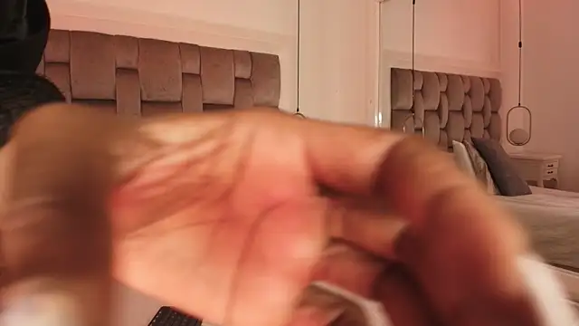 Snapshot of PamelaMendez_ chatting on November 29, 4:04 am PamelaMendez online show from November 29, 4:04 am