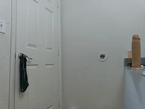 Snapshot of Fuckmyassg00d chatting on January 14, 12:24 pm Fuckmyassg00d online show from January 14, 12:24 pm