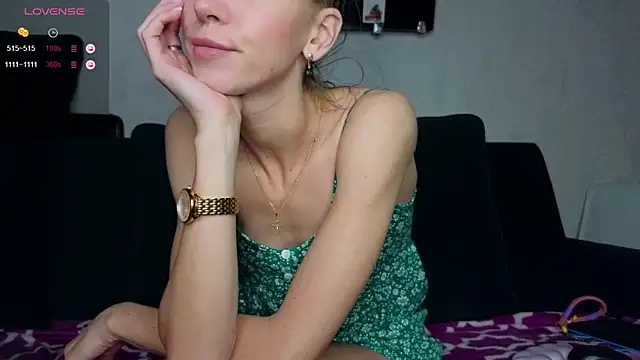 Snapshot of FoxLoveBasik chatting on March 6, 6:48 pm FoxLoveBasik online show from March 6, 6:48 pm