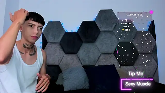 AmberAdams  online show from March 14, 2:30 pm