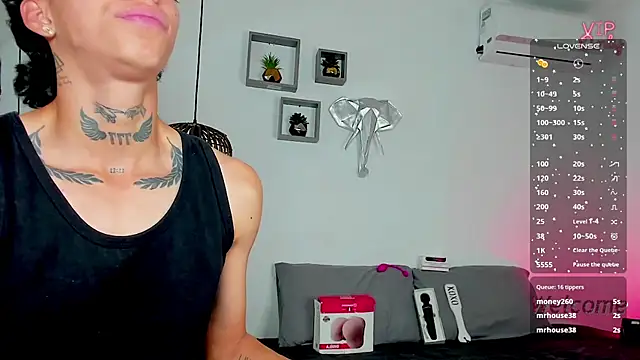 AmberAdams  online show from January 31, 7:11 pm