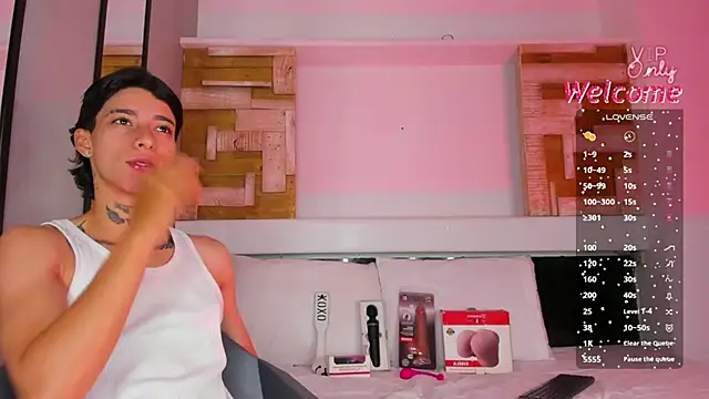 AmberAdams  online show from March 13, 2:01 pm