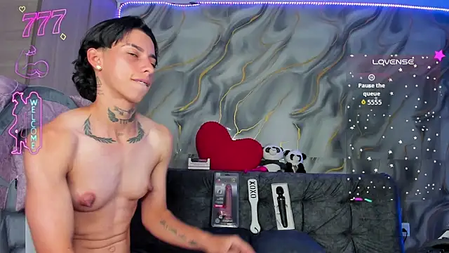 AmberAdams  online show from April 20, 9:38 pm