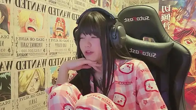 Snapshot of SNAKEgirlQAQ chatting on June 3, 5:18 pm SNAKEgirlQAQ online show from June 3, 5:18 pm