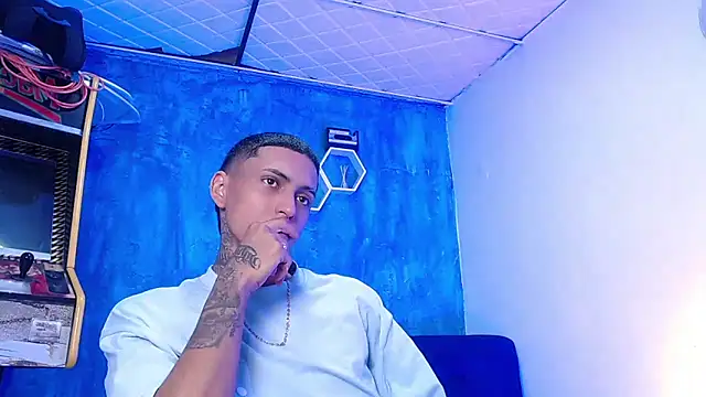 Liam lee online show from February 10, 3:32 pm