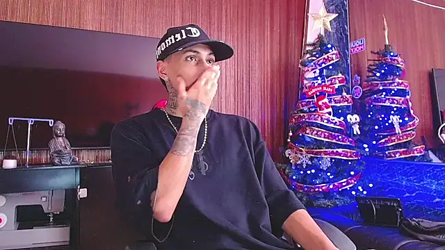 Liam lee online show from December 14, 8:02 pm