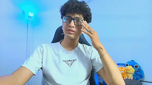 TylerWhite  online show from November 19, 3:17 am