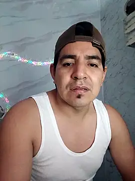 Snapshot of latino17 chatting on May 5, 5:48 am latino17 online show from May 5, 5:48 am
