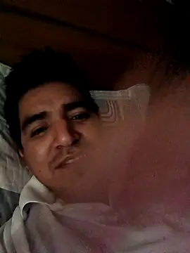 Snapshot of latino17 chatting on May 10, 10:31 am latino17 online show from May 10, 10:31 am