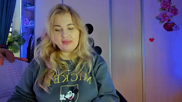 CoraSwon online show from February 9, 7:12 am