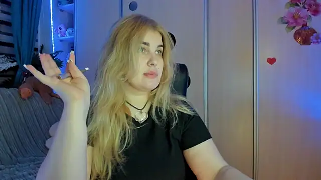 CoraSwon online show from February 12, 6:36 pm