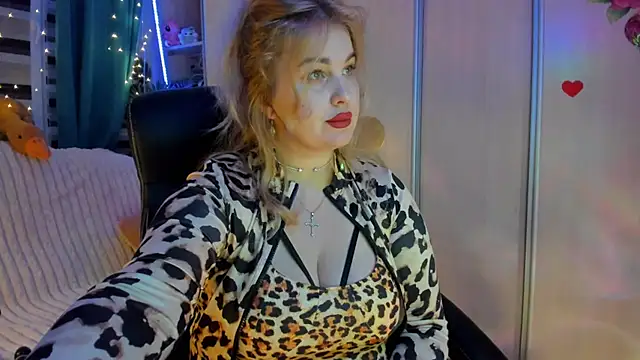 CoraSwon online show from February 21, 6:09 pm