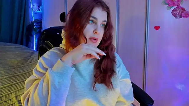 CoraSwon online show from April 21, 6:01 pm