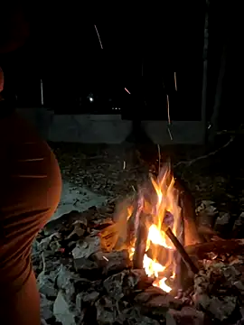 Snapshot of KLoveeee chatting on November 24, 1:27 am KLoveeee online show from November 24, 1:27 am