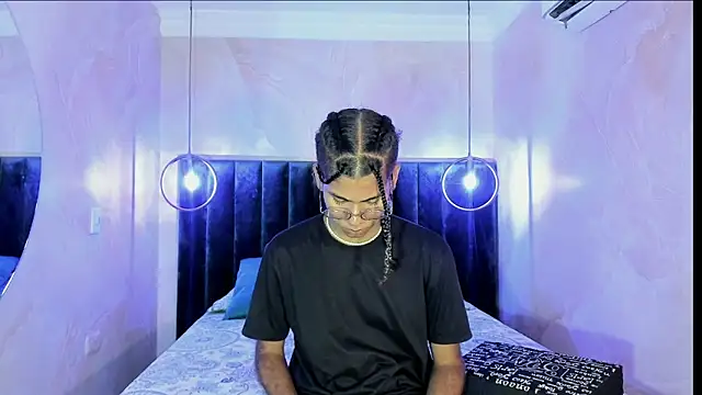 Maxim-Walker online show from November 4, 3:05 am