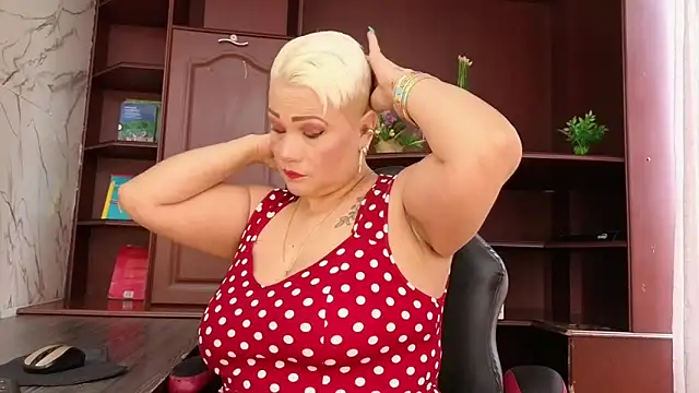 GianellaCox  online show from December 4, 2:59 pm