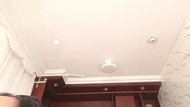 AmberNix online show from November 3, 1:45 pm