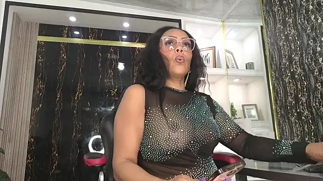 AmberNix online show from November 28, 1:58 pm