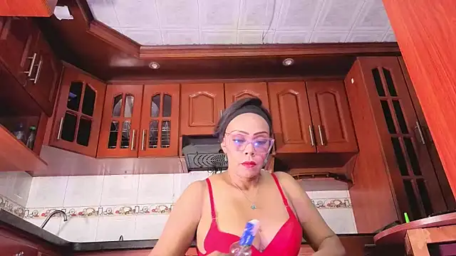 AmberNix online show from April 21, 1:39 pm