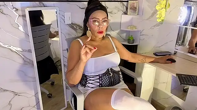 AmberNix online show from July 23, 2:37 pm