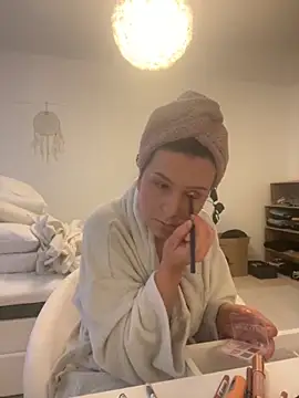 Snapshot of Off__Melonenmandy chatting on October 13, 5:29 am Off Melonenmandy online show from October 13, 5:29 am