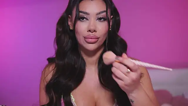 Snapshot of NatyDesiree chatting on February 9, 1:33 am NatyDesiree online show from February 9, 1:33 am