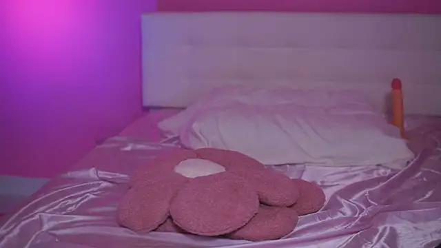 Snapshot of NatyDesiree chatting on March 5, 8:10 am NatyDesiree online show from March 5, 8:10 am