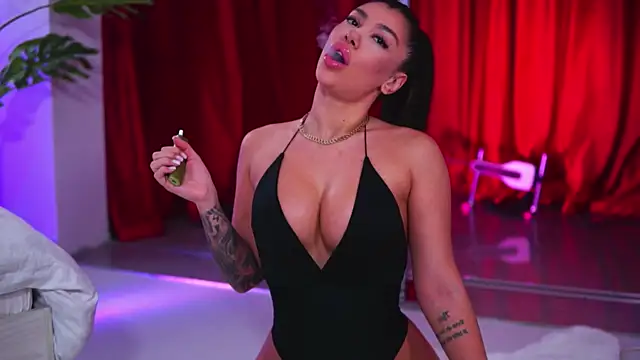 Snapshot of NatyDesiree chatting on October 14, 11:11 am NatyDesiree online show from October 14, 11:11 am