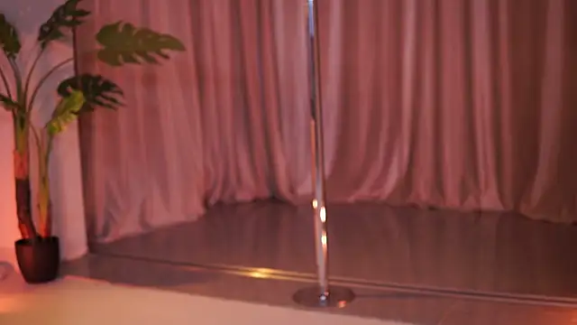 NatyDesiree online show from March 29, 7:14 pm