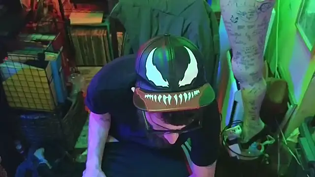 pantslesstraveler plt online show from January 30, 12:50 am