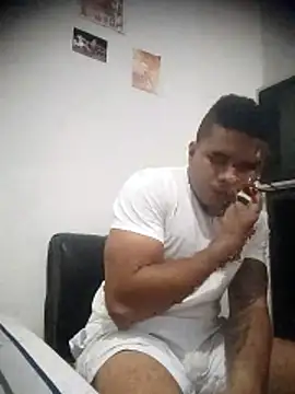 SaucyAffair0 online show from April 23, 9:06 pm