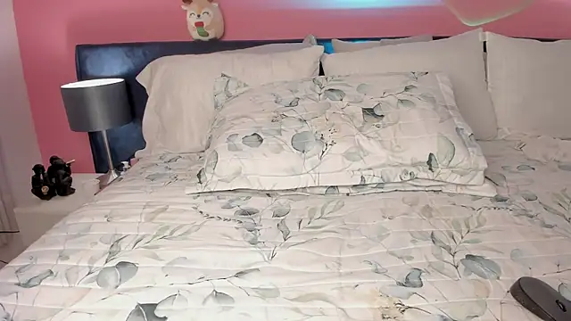 Alaia Manson online show from March 18, 6:04 pm