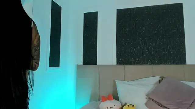 Alaia Manson online show from February 26, 7:35 pm