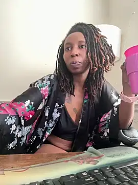 LeyaHoneybuns online show from January 8, 3:39 pm