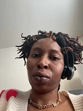 LeyaHoneybuns online show from March 12, 4:35 pm