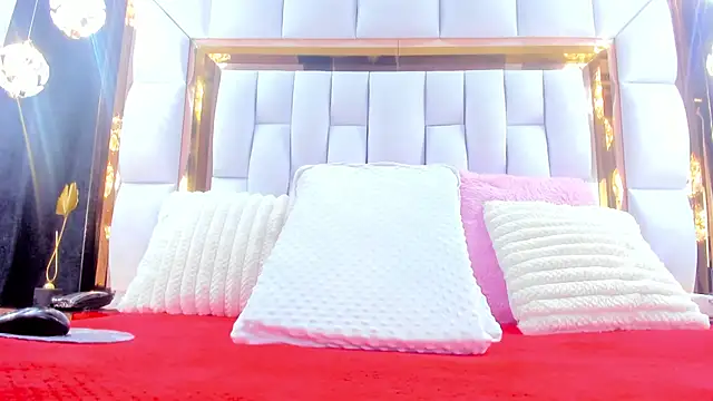 Snapshot of RileySweett chatting on November 4, 11:53 am RileySweett online show from November 4, 11:53 am