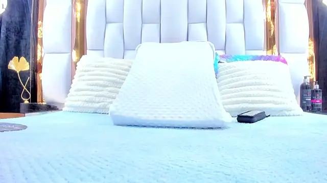 Snapshot of RileySweett chatting on November 11, 11:32 am RileySweett online show from November 11, 11:32 am