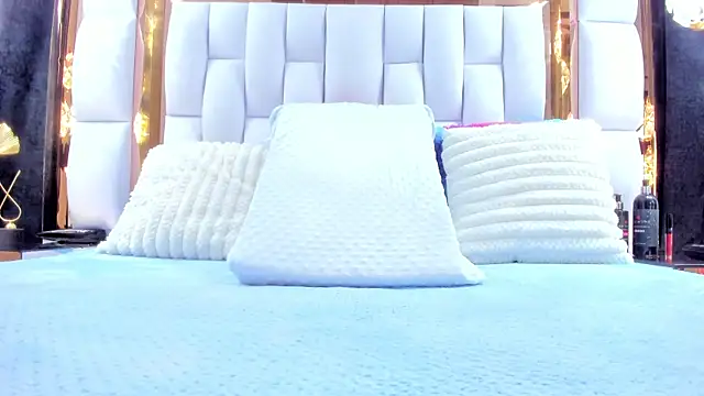 Snapshot of RileySweett chatting on November 12, 11:43 am RileySweett online show from November 12, 11:43 am