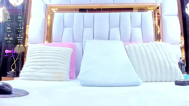 Snapshot of RileySweett chatting on November 24, 11:43 am RileySweett online show from November 24, 11:43 am