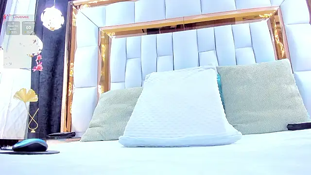 RileySweett online show from February 5, 11:48 am