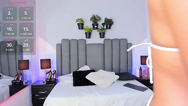 karol rivera  online show from March 21, 7:55 am