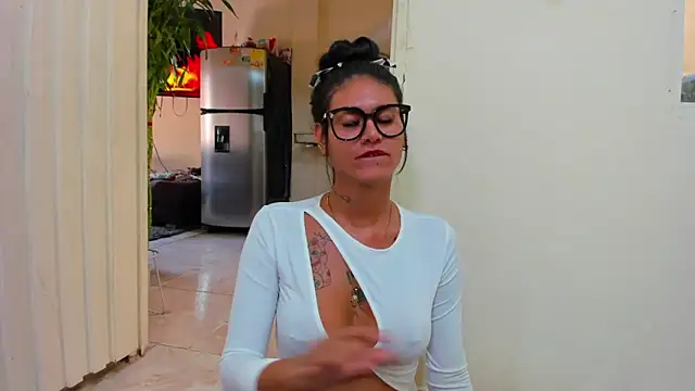 Snapshot of Samantha__latinaXXX chatting on March 13, 3:51 pm Samantha latinaXXX online show from March 13, 3:51 pm