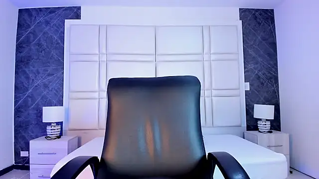 paulina sweett  online show from March 30, 12:39 pm