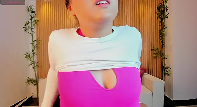 paulina sweett  online show from April 18, 12:31 pm