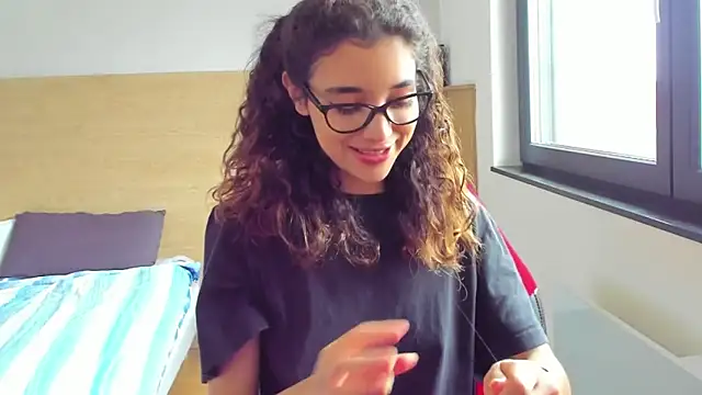 uniquerossie online show from October 11, 10:36 am