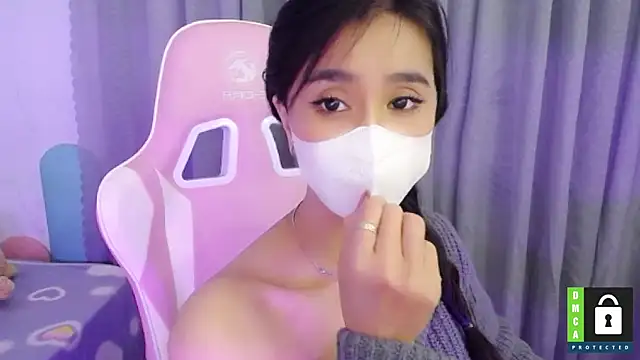 Snapshot of San___San chatting on February 17, 3:42 pm San San online show from February 17, 3:42 pm